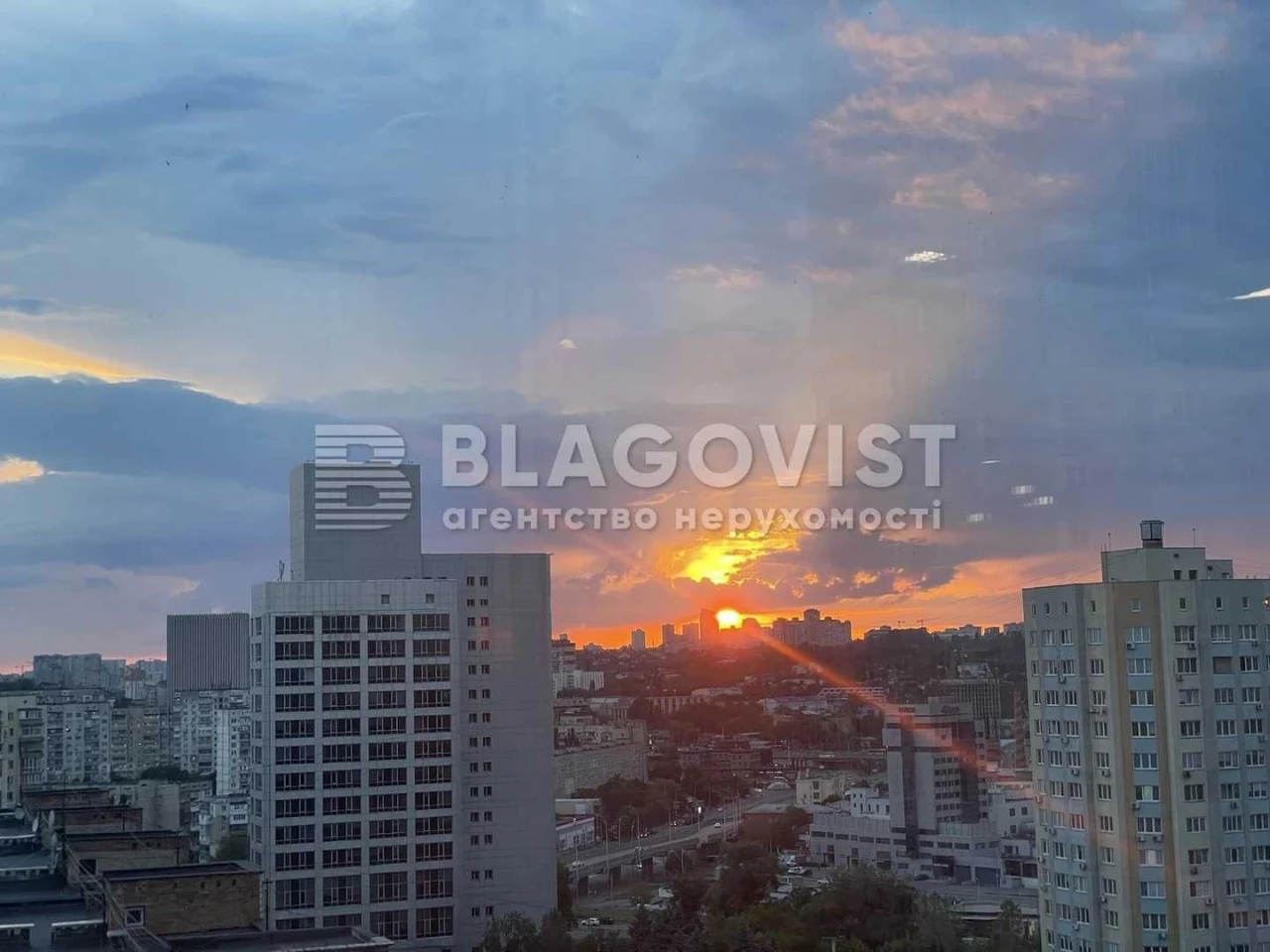 Продаж 3-к квартири, 100м2, З Ремонтом, Деміївка, Саперна-ло