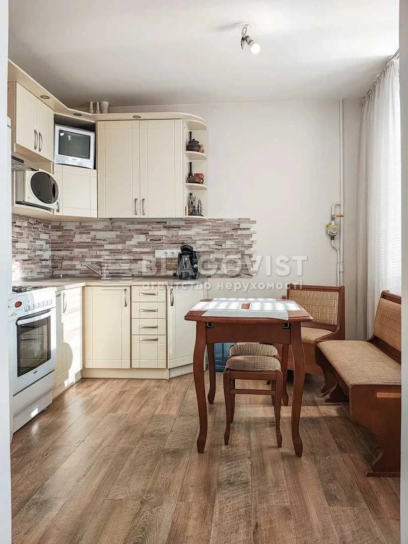 Продаж 3-к квартири  вул. Чистяківська, 7  Святошинський  М"