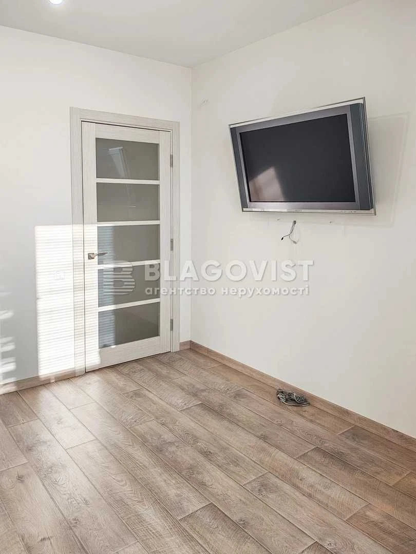Продаж 3-к квартири  вул. Чистяківська, 7  Святошинський  М"