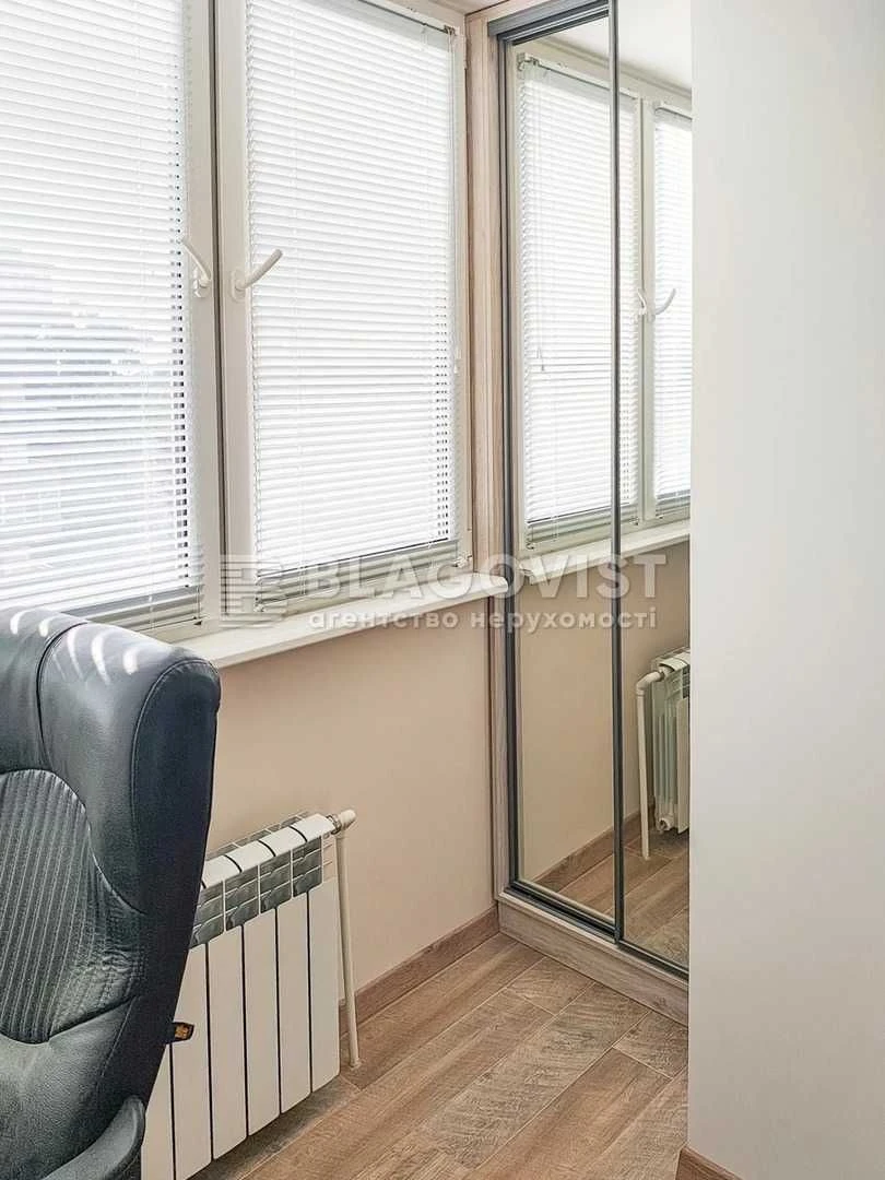 Продаж 3-к квартири  вул. Чистяківська, 7  Святошинський  М"
