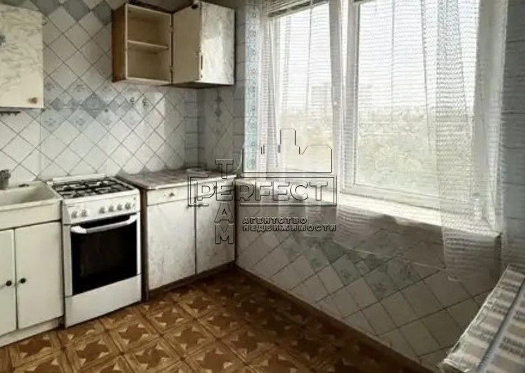 Продаж 2к квартири Зої Гайдай 7/Зои Гайдай 7