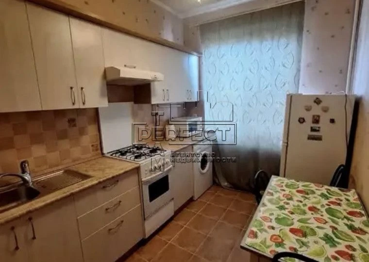 Продаж 2к квартири Мілютенка 10/1 / Милютенко 10/1