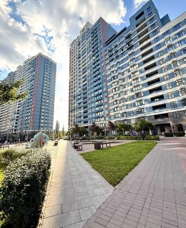 Продажа / Квартира / Под чистовую / ЖК Галактика / Сверстюка