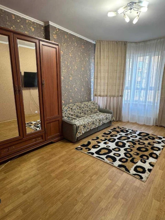Продається 3х кімнатна кватрира вул Мишуги 2 Позняки Осокорк