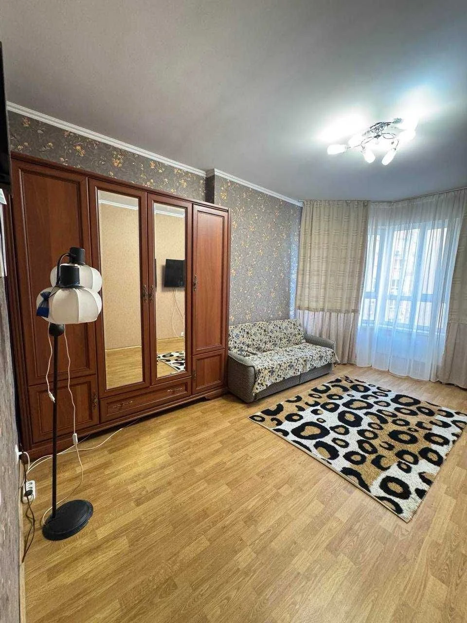 Продається 3х кімнатна кватрира вул Мишуги 2 Позняки Осокорк