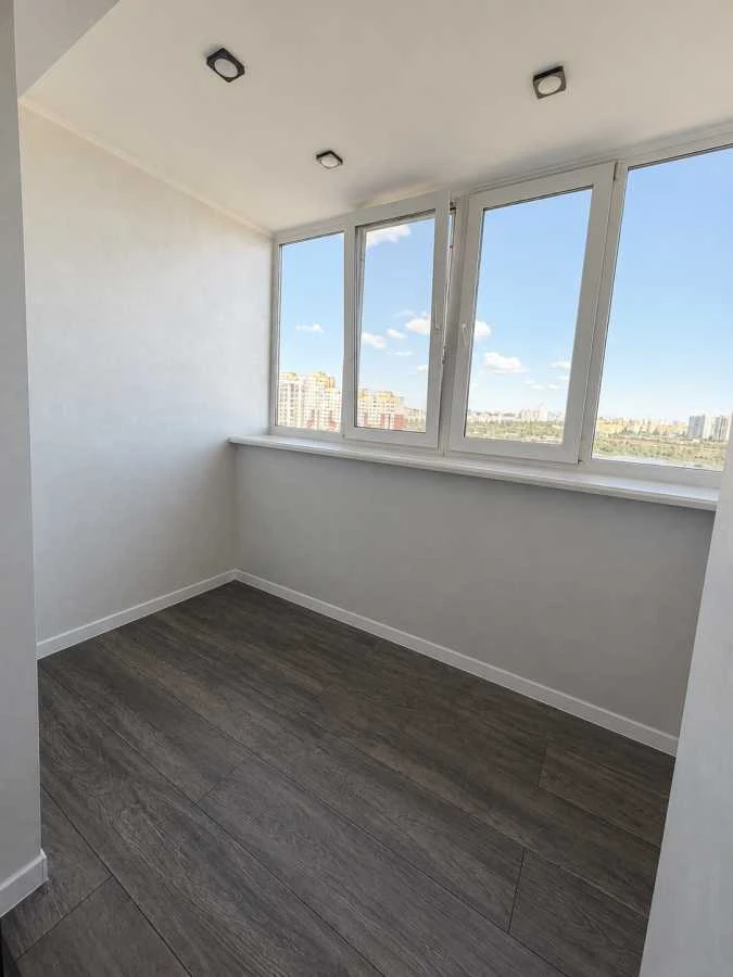 Продам трикімнатну квартиру (97 м²) у Києві, Дарницький райо