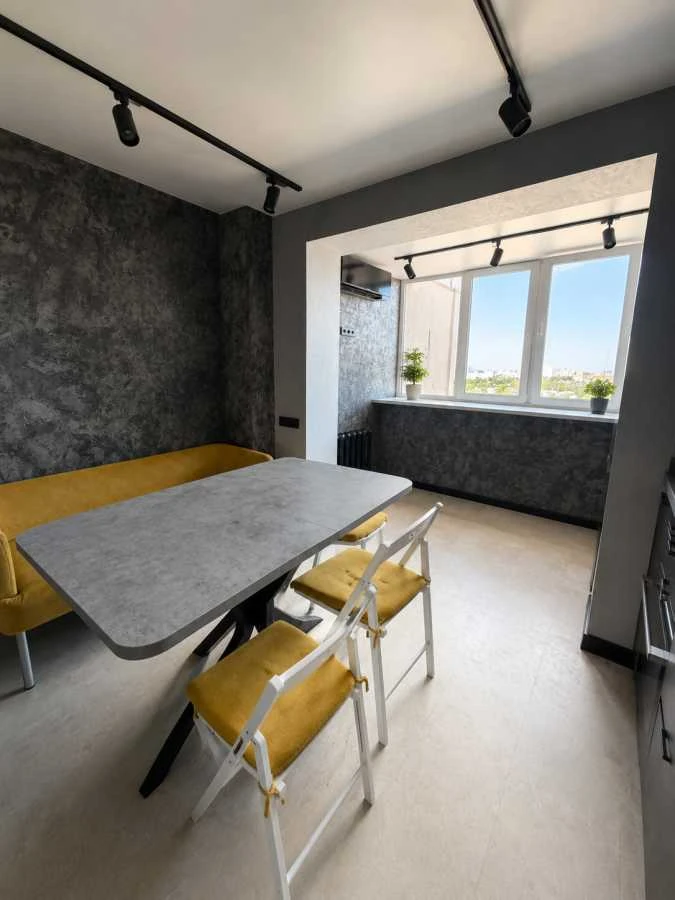 Продам трикімнатну квартиру (97 м²) у Києві, Дарницький райо