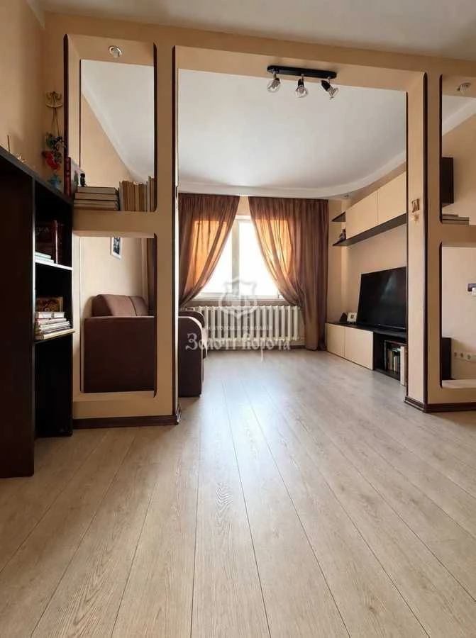 Продам однокімнатну квартиру (39.9 м²) у Києві, Дніпровський
