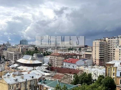 Квартира. Київ, Кропивницького вул.