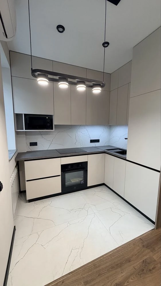Продам 2к квартиру на Александра поля ( Кирова )