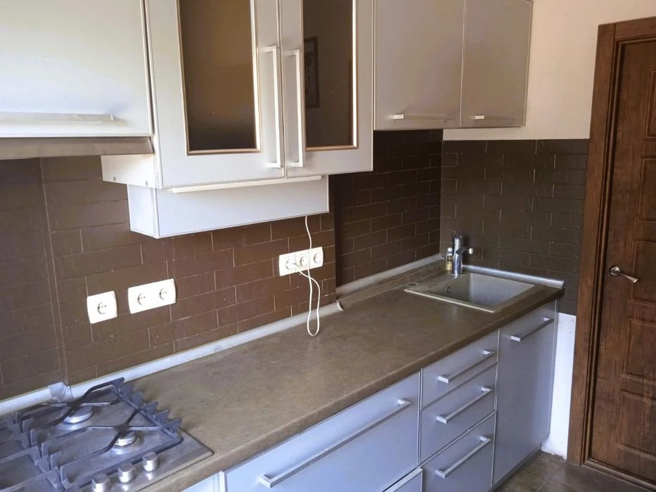 Selling a 2-room studio. Center. Strelka Square.