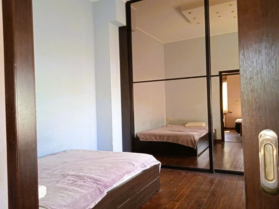 Selling a 2-room studio. Center. Strelka Square.