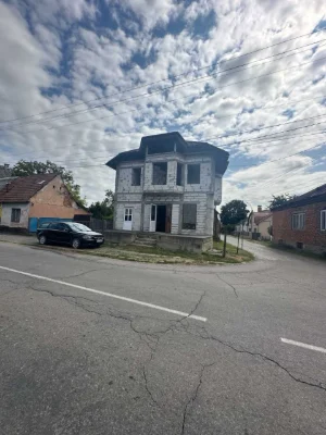 Продається будинок в м. Тячів
