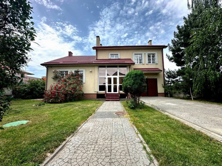 продам 2 -х этажный дом 200 квм  с укрытием в Подгородном
