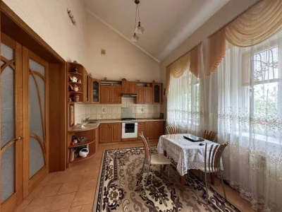 продам 2 -х этажный дом 200 квм  с укрытием в Подгородном