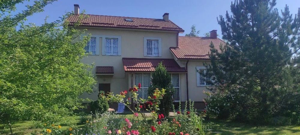 продам 2 -х этажный дом 200 квм  с укрытием в Подгородном