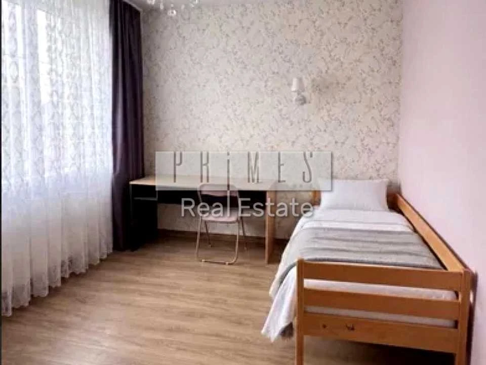 Будинок. Київ, Леоніда Бикова бульв.