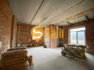 Продаж просторного будинку в Осокорках, 5 км від метро Славу