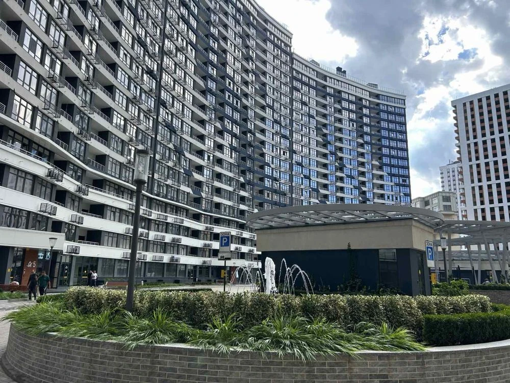 Аркадвя . 3 кімн Атмосфера  біля моря  в парку .