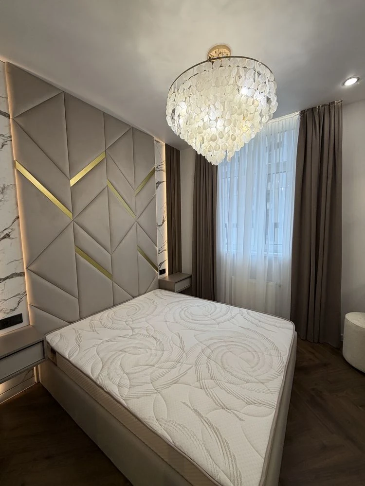 Продам 2-х кімнатну квартиру на вул.Краснова