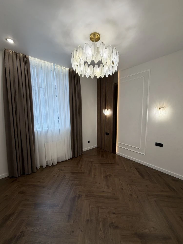 Продам 2-х кімнатну квартиру на вул.Краснова