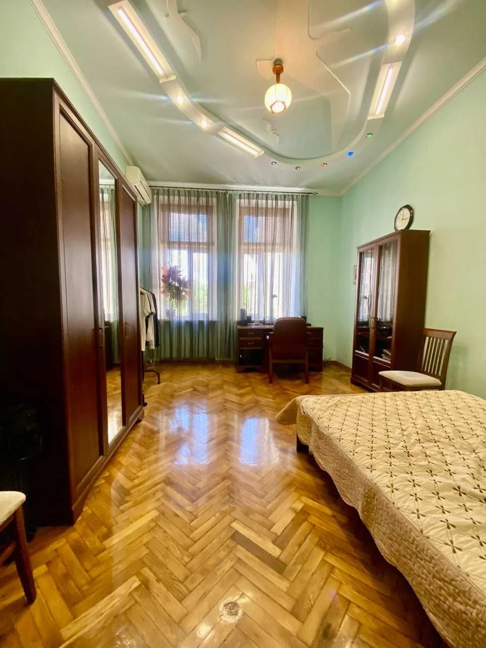 Продам 5-к квартиру в центрі міста