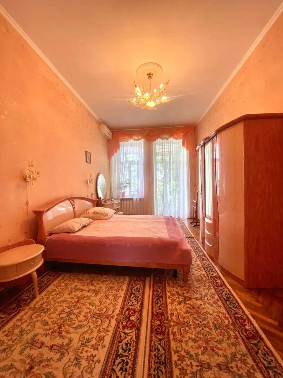 Продам 5-к квартиру в центрі міста