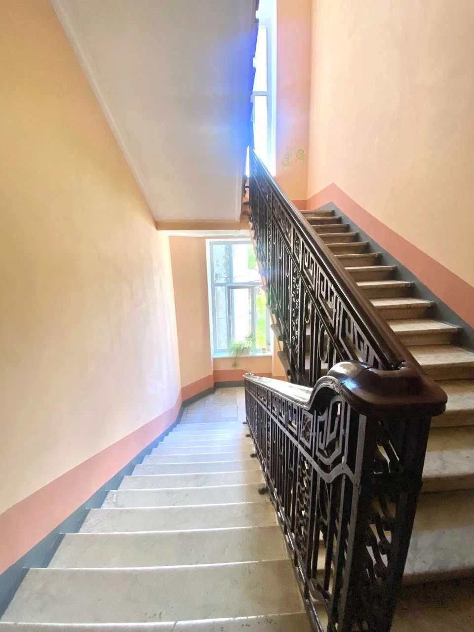 Продам 5-к квартиру в центрі міста