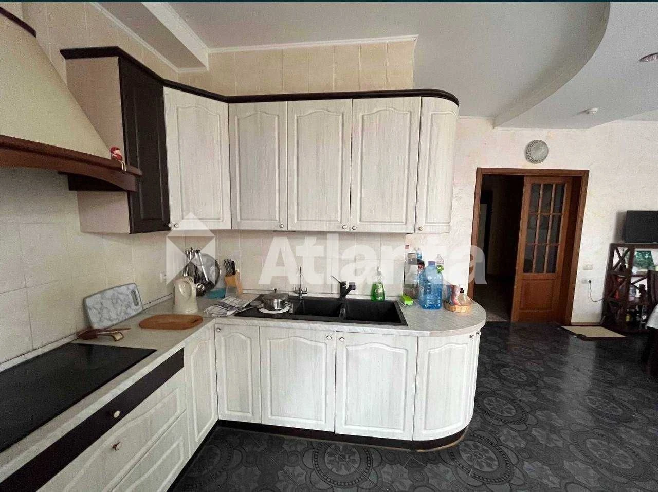 3-кімнатна квартира 127.7 м² у Одесса