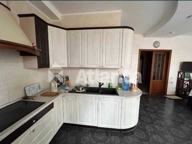 3-кімнатна квартира 127.7 м² у Одесса