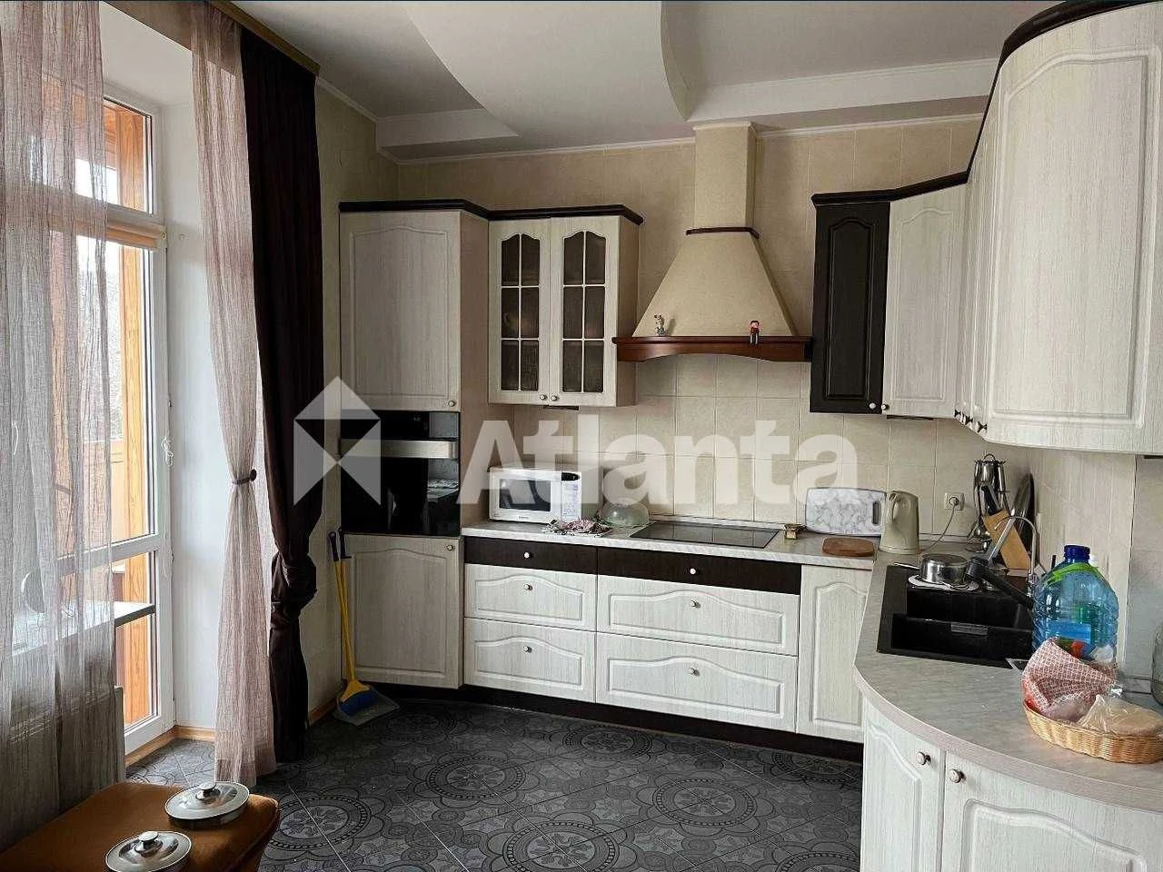 3-кімнатна квартира 127.7 м² у Одесса