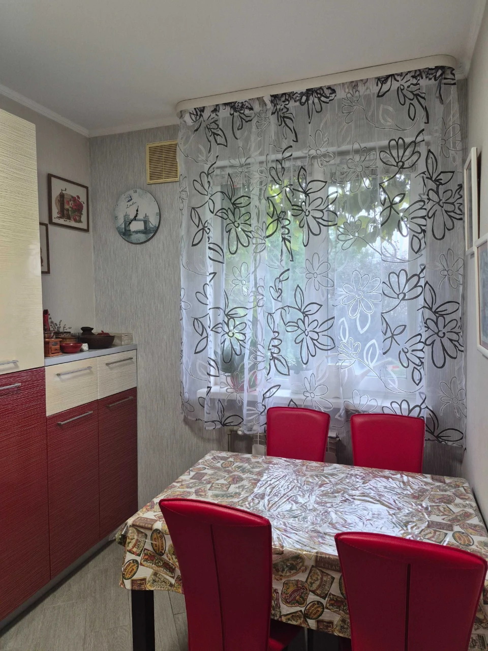 Продам двоповерховий будинок