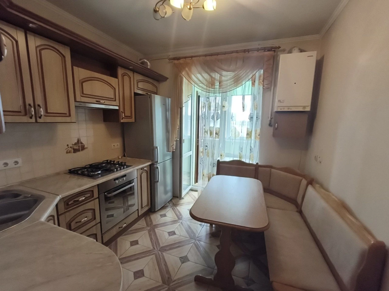 продаж 2-кімнатної квартири з Ремонтом та меблями