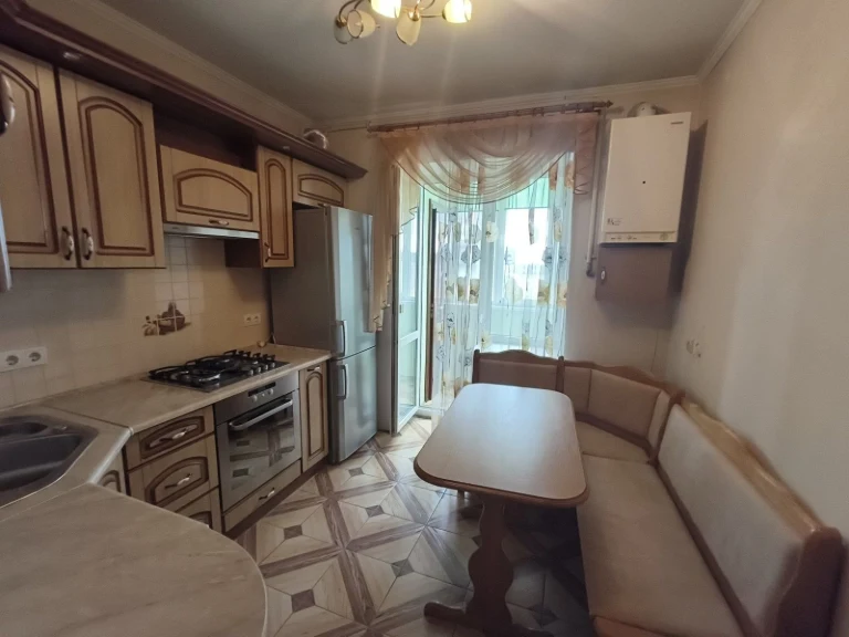 продаж 2-кімнатної квартири з Ремонтом та меблями