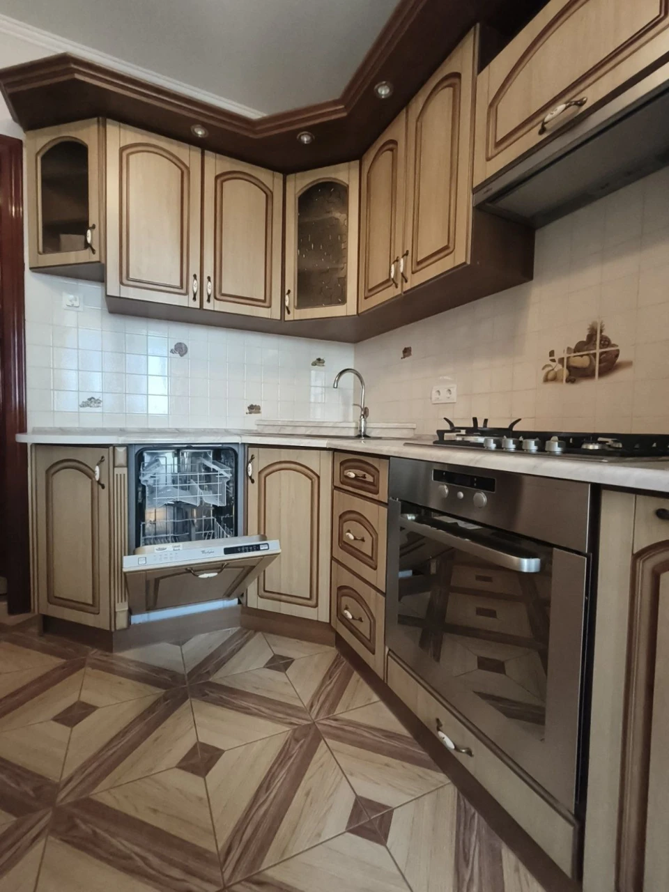 продаж 2-кімнатної квартири з Ремонтом та меблями
