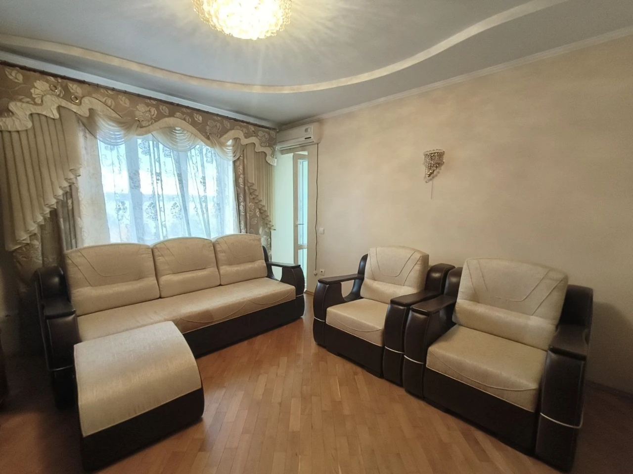 продаж 2-кімнатної квартири з Ремонтом та меблями
