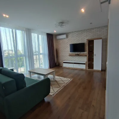 продам 3 кімнатну квартиру в центрі міста