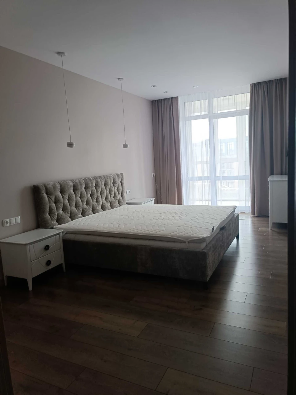 продам 3 кімнатну квартиру в центрі міста