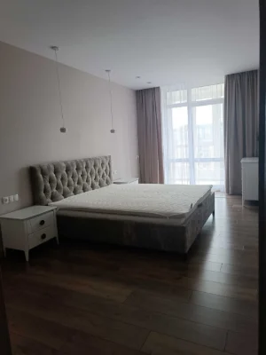 продам 3 кімнатну квартиру в центрі міста