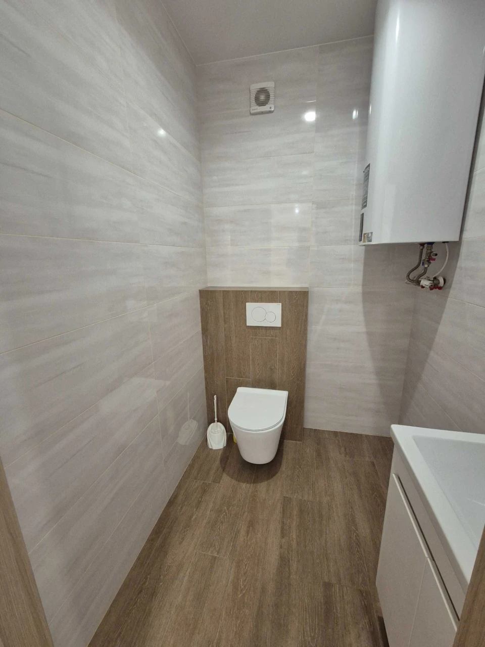 продам 3 кімнатну квартиру в центрі міста
