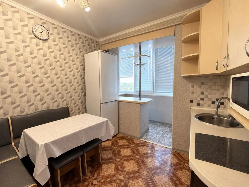 Продаж 2 к квартири на  Харківській