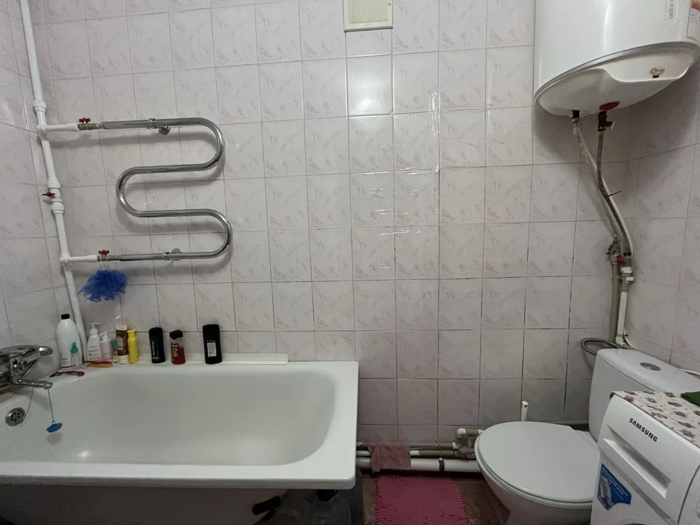 Продаж 2 к квартири на  Харківській