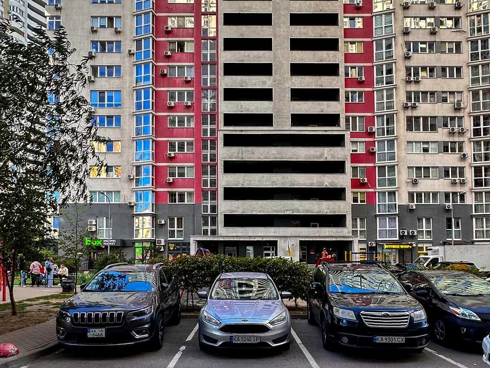Квартира. Київ, Драгоманова вул.