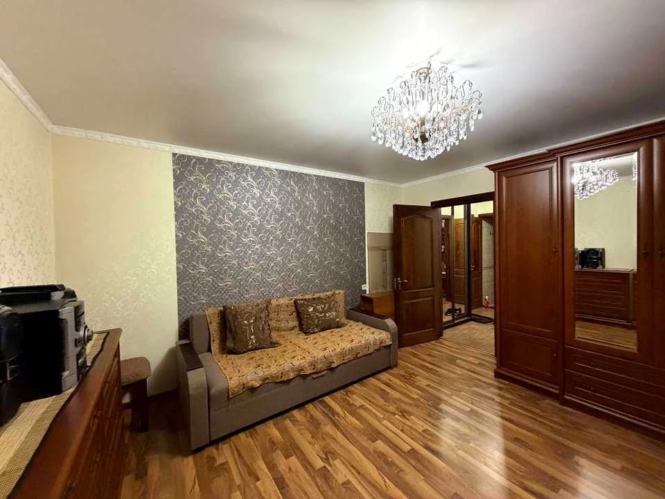 Квартира. Київ, Зодчих вул.