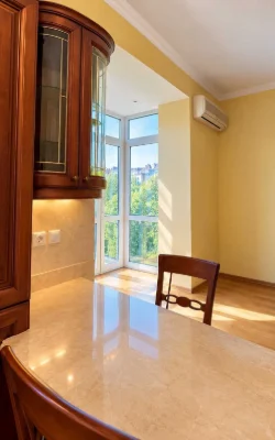 Продаж 3к 72м2 Центр Липська Хрещатик Круглоуніверситетська