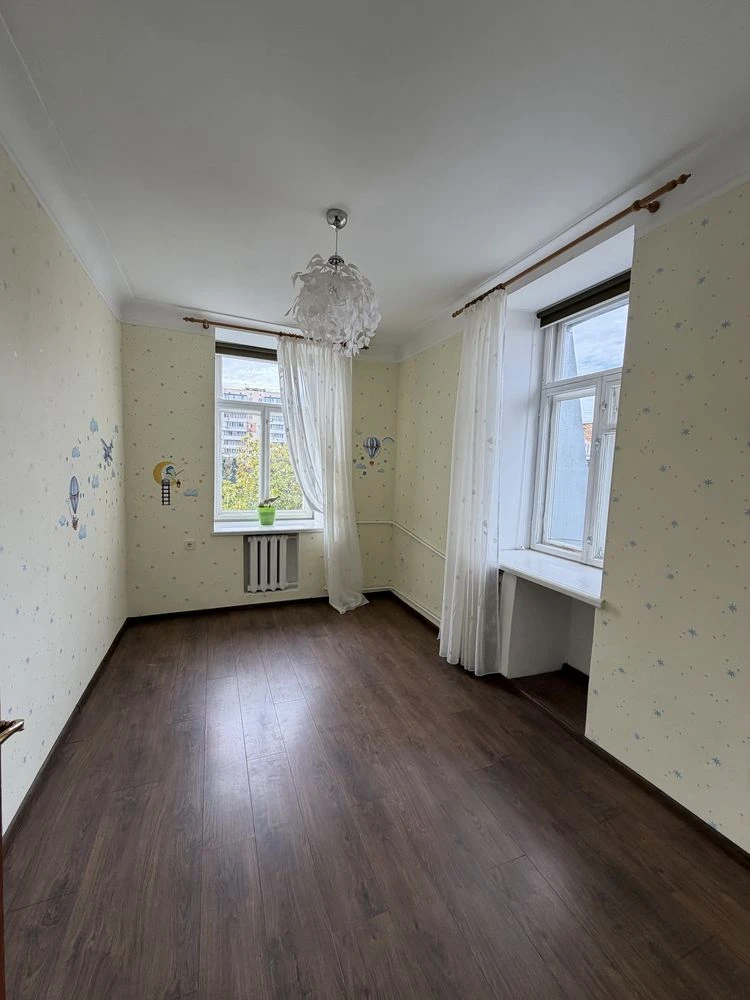 продаж 2 кімнатної квартири Сталінка без %