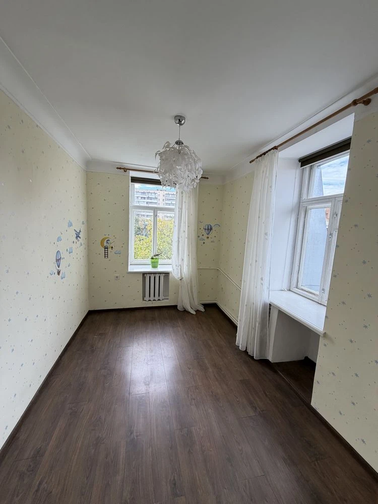 продаж 2 кімнатної квартири Сталінка без %