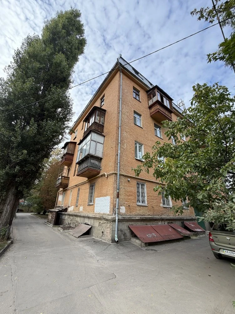 продаж 2 кімнатної квартири Сталінка без %