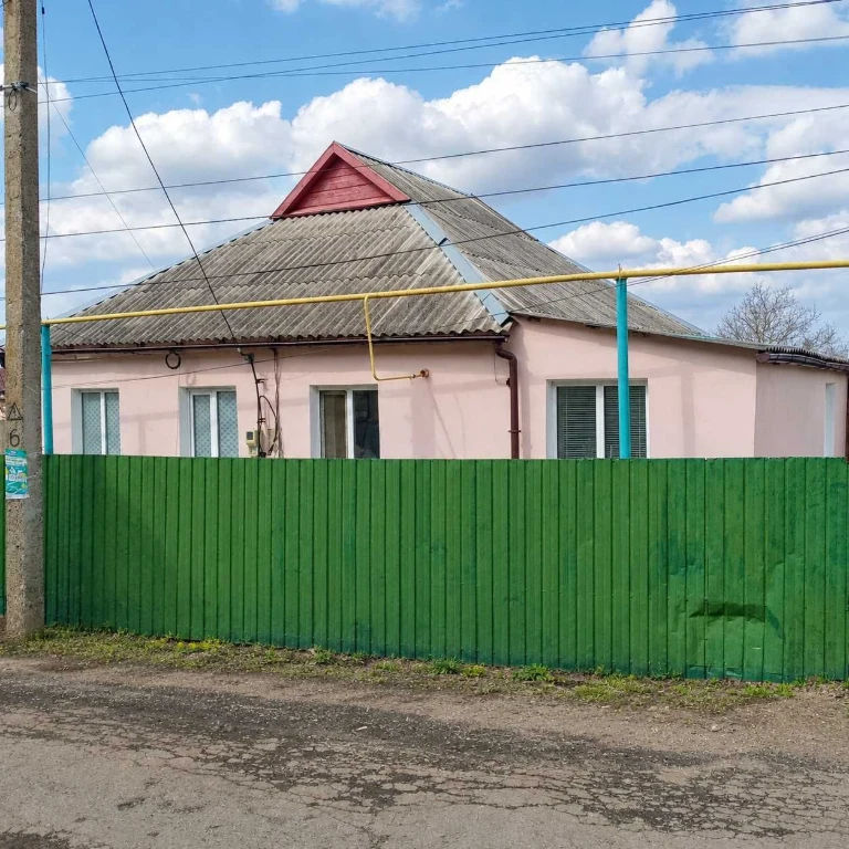 Продається будинок в центрі  м. Новий Буг