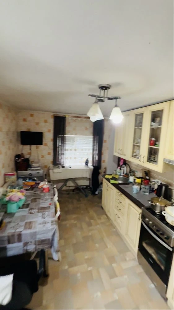 Продаж будинку в містечку з заповідником